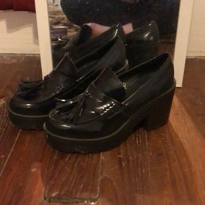 Mossimo black patent leather platform oxfords